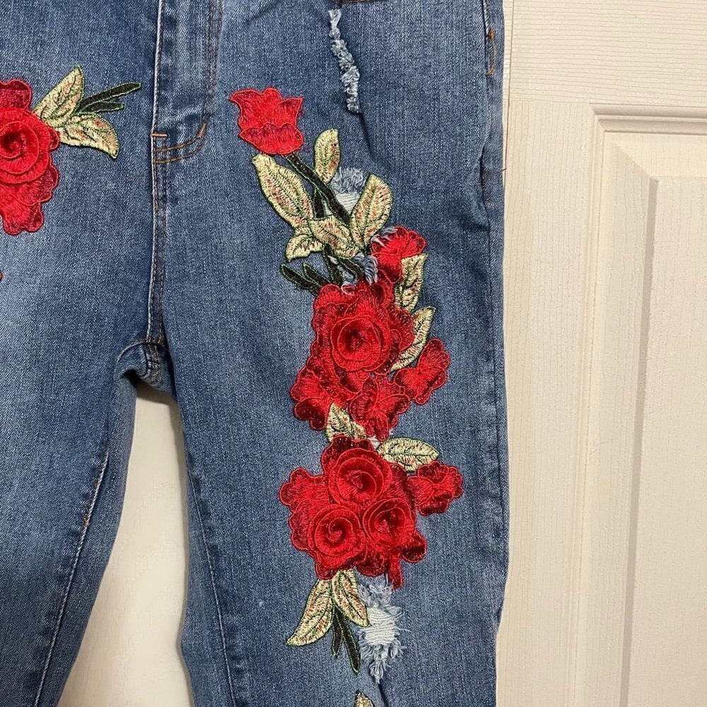 Emory Park Women's Floral Embroidered Distressed High Rise Straight Jeans Small - Picture 4 of 12